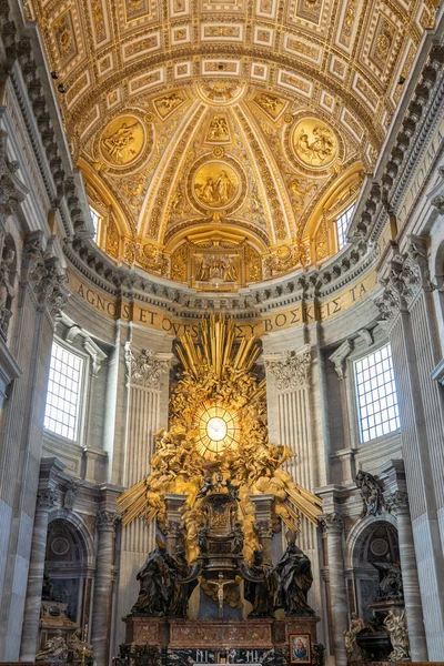 Imposing Gilded Altar Peter Basilica Rome — Photo