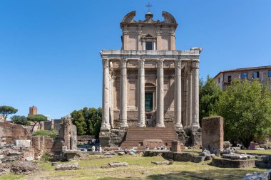 View of Tempio di Antonino e Faustina in Rome