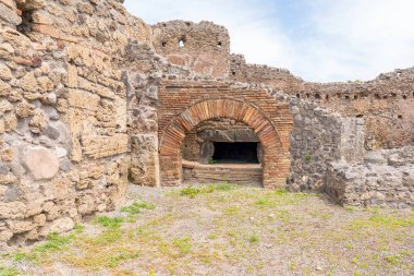 İtalya 'nın Pompeii şehrinin yıkımı sırasında bir ekmek fırını.