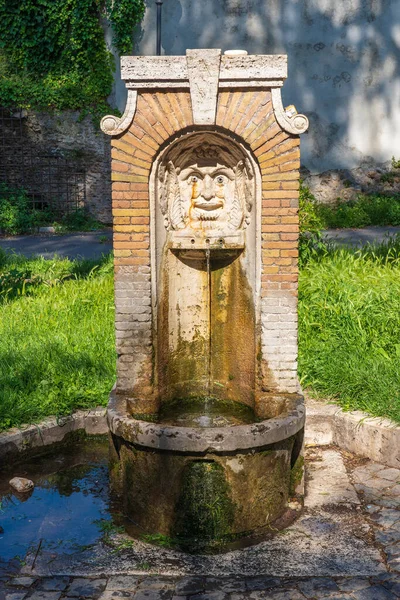 Una Fuente Agua Potable Fontanella Nerone Parque Parco Del Colle —  Fotos de Stock