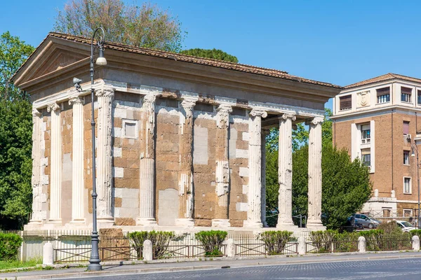 Ruins Temple Portunus Piazza Della Bocca Della Verita Street Rome — Stock Photo, Image