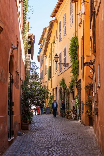 Bu tipik İtalyan sokağı (Via della Reginella) İtalya 'nın başkenti Roma' da yer almaktadır.