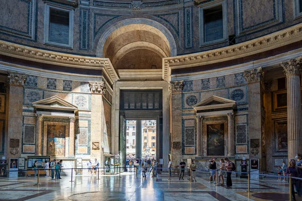 Slunce Svítící Dírou Střeše Osvětluje Vstup Pantheonu Římě Itálie — Stock fotografie