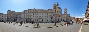 İtalya, Roma 'daki Piazza Navona' nın panoramik fotoğrafı