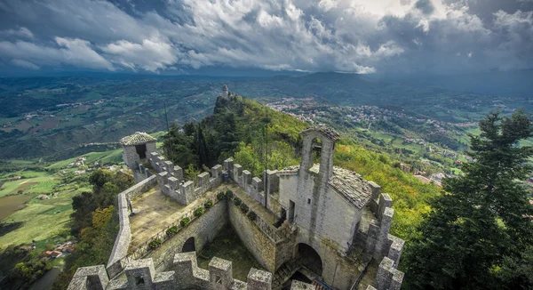 Panoramatický pohled na pevnost v san Marinu — Stock fotografie