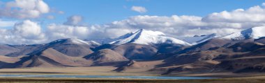 TSO kar dağ Gölü Panoraması dağlar ve mavi gökyüzü tepki