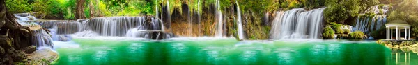 瀑布和水的全景 — 图库照片