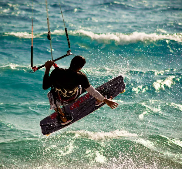 Planschen beim Kitesurfen — Stockfoto