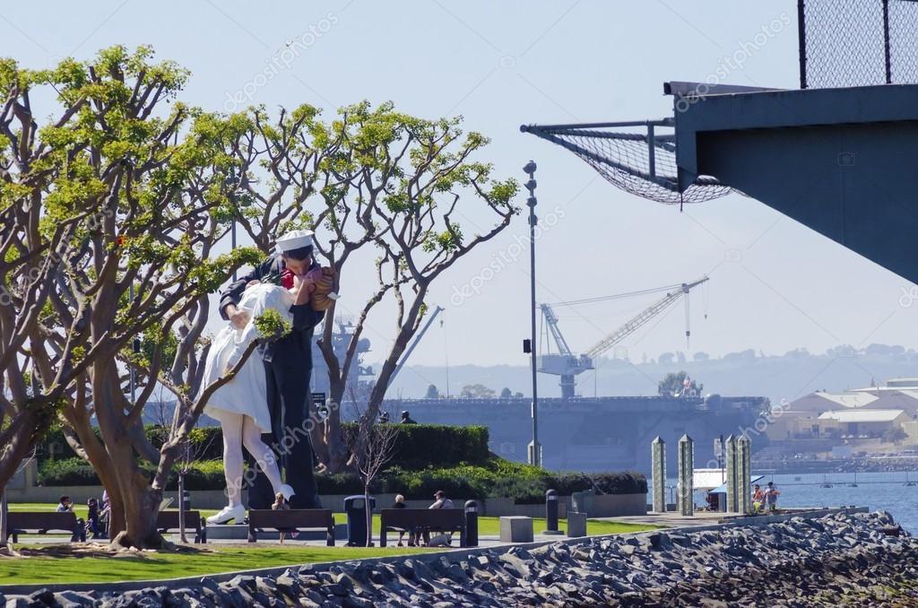 The scupture of unconditional surrender in San Diego, California, United States of America, based on the photograph by Alfred Eisenstaedt, of a sailor kissing a nurse after the end of war world II.