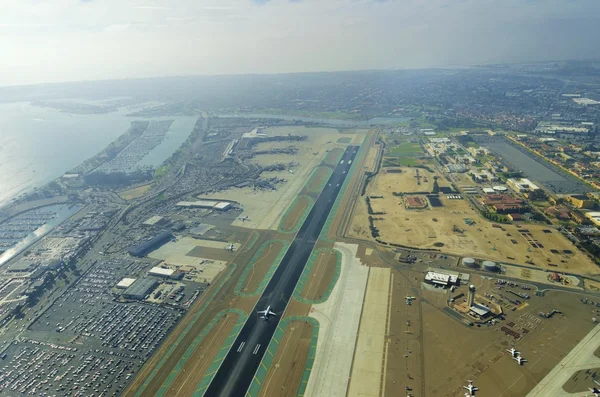 圣地亚哥机场的鸟瞰图 — 图库照片