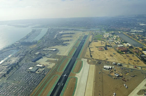 San diego hava limanının havadan görünümü — Stok fotoğraf