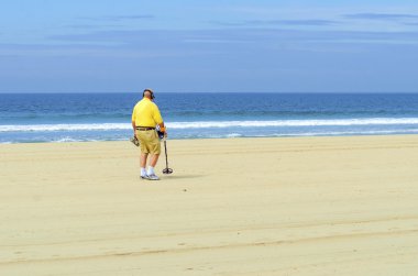 pacific Beach metal detectorist