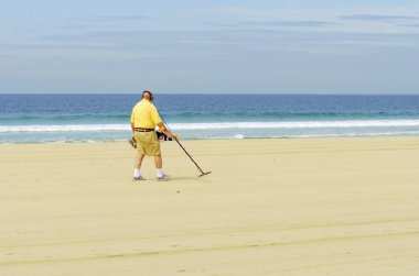 pacific Beach metal detectorist