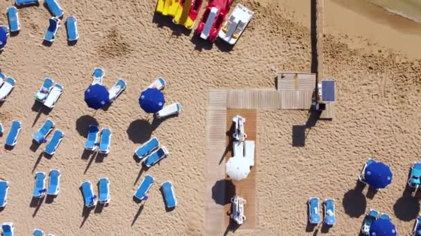 Aerial Top Footage View Parasol Sun Umbrellas Wheel Chair Handicap — Stockvideo