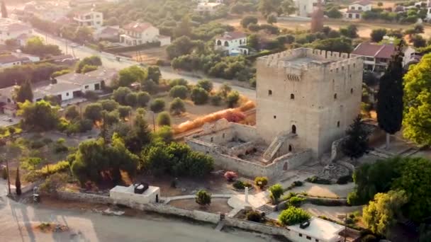 Aerial Drone 360 Orbit Close Footage Medieval Castle Kolossi Situated — Stockvideo