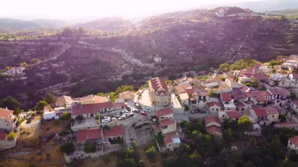 Drohnenaufnahmen Des Sonnenuntergangs Des Traditionellen Ländlichen Bergdorfes Vouni Limassol Zypern — Stockvideo