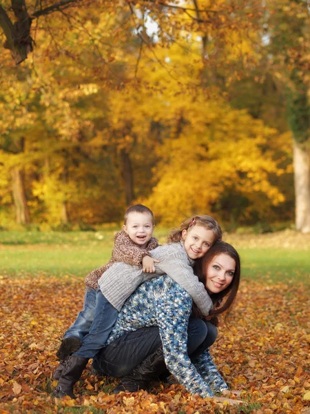 Moeder met kinderen — Stockfoto