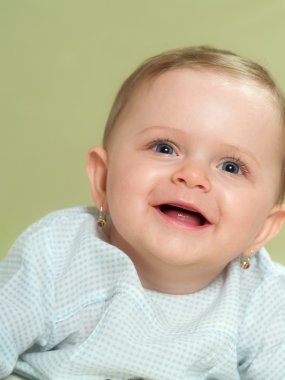 Stüdyo portre altı aylık bebek