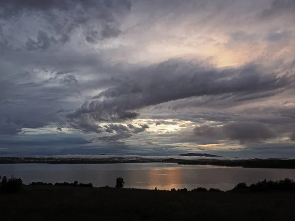 Ciel Spectaculaire Avant Tempête Sur Lac Lipno Dans Les Montagnes — Photo