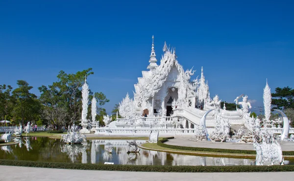 Chiang rai 'deki beyaz tapınak.