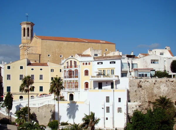 Az egyház a háttérben Mahon, Menorca Stock Fotó