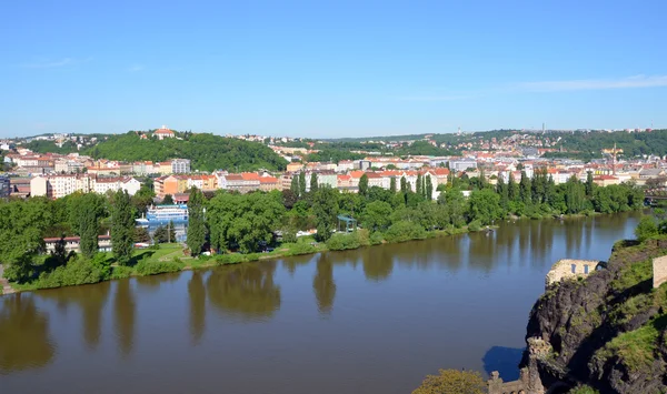 Vysehrad Kalesi doğum vltava Nehri Güney ucundan göster — Stok fotoğraf