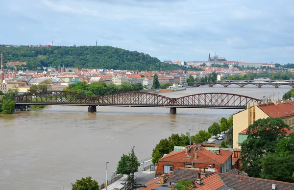 Pont ferroviaire sur la rivière Vltava — Photo