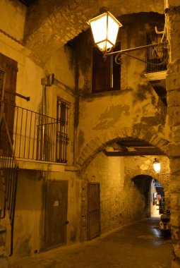 Vieste eski şehir gece sokak