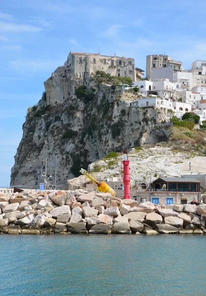 Medeltida fästning i peschici — Stockfoto