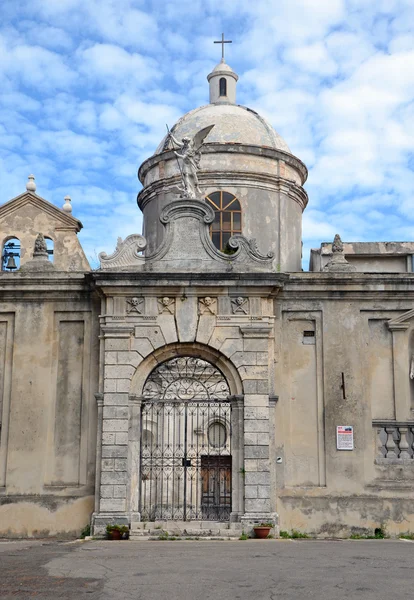 Церковь Святого Петра в Вико-дель-Гаргано — стоковое фото