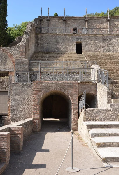 Eingang zum großen Theater in Pompeji — Stockfoto