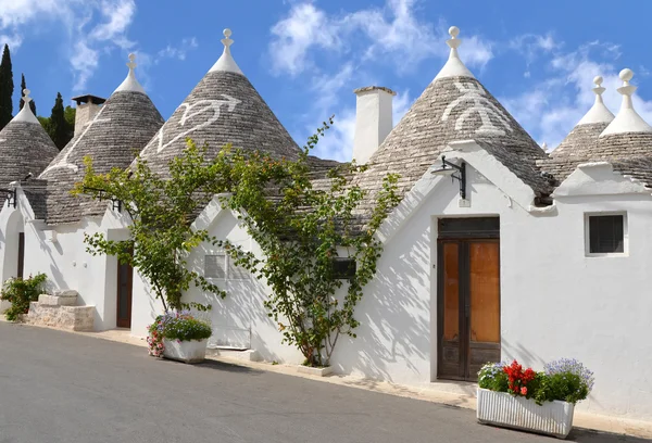 Trulli no sul da cidade italiana de Alberobello — Fotografia de Stock