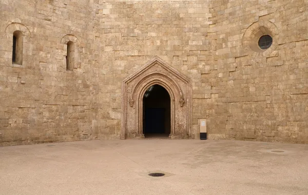 Castel del monte - udvar, apulia, Olaszország Jogdíjmentes Stock Képek