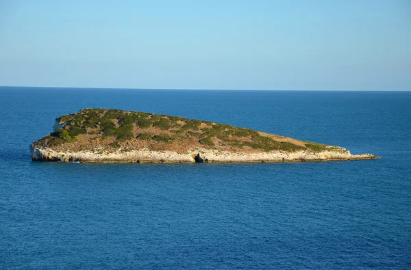 Eine kleine Insel vor der Küste des Gargano — Stockfoto