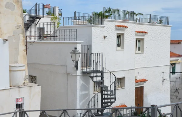 VIESTE - SEP 17: Casa típica italiana com grande terraço — Fotografia de Stock