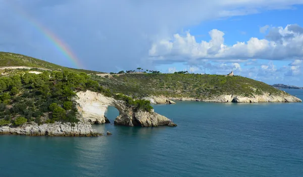 Rainbow over the rock window near Vieste — Stock Photo, Image