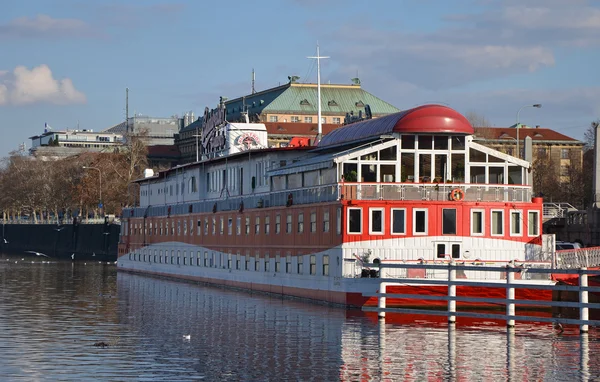 Prag - 23. Februar: das Hotelboot Albatros — Stockfoto