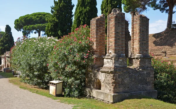 Remains of an ancient patrician tomb — Stock Photo, Image