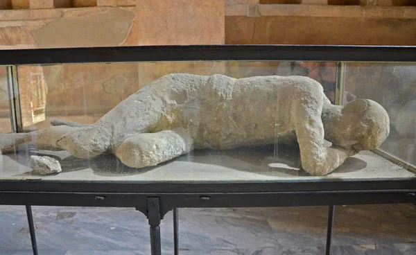 A plaster cast of the victim's body, Pompeii — Stock Photo, Image