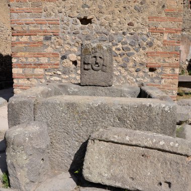 Antik çeşme, Pompei'nin sokaklarında