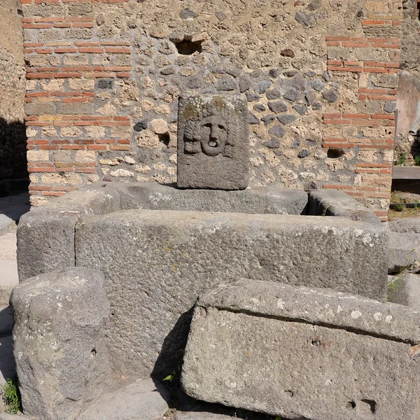 Ancient fountain in the streets of Pompeii — Stock Photo, Image