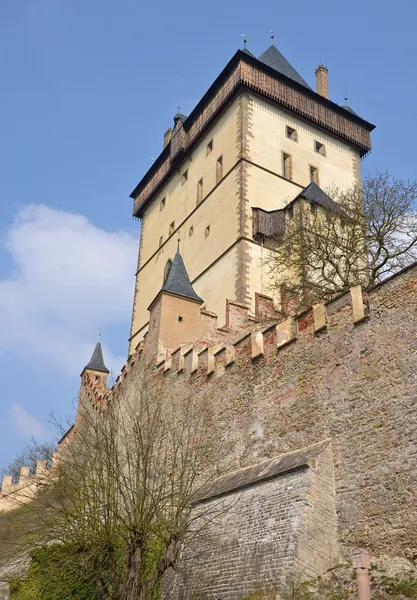 Duża wieża Zamku Karlštejn — Zdjęcie stockowe