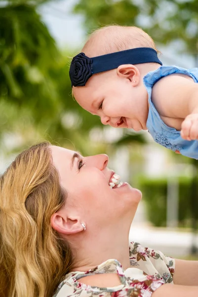 Mom and Baby — Stock Photo, Image