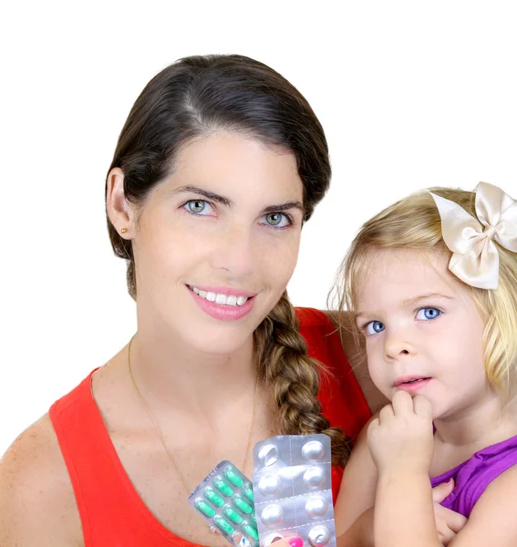 Portret van gelukkige jonge moeder met haar dochter — Stockfoto