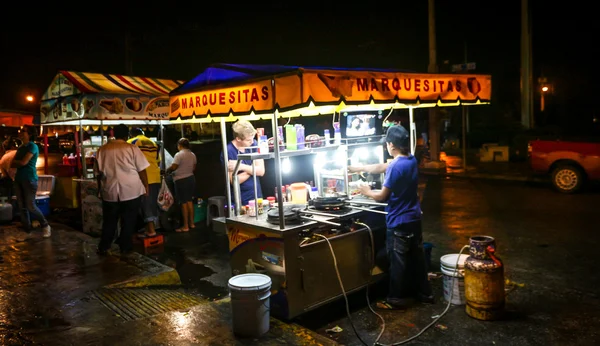 Haciendo una Marquesita —  Fotos de Stock