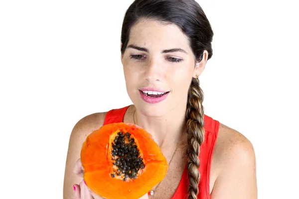 Vacker kvinna med en färsk papaya — Stockfoto