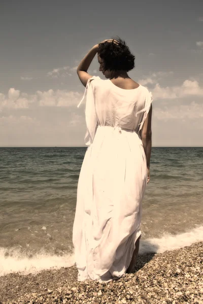 白いドレスの女. — ストック写真