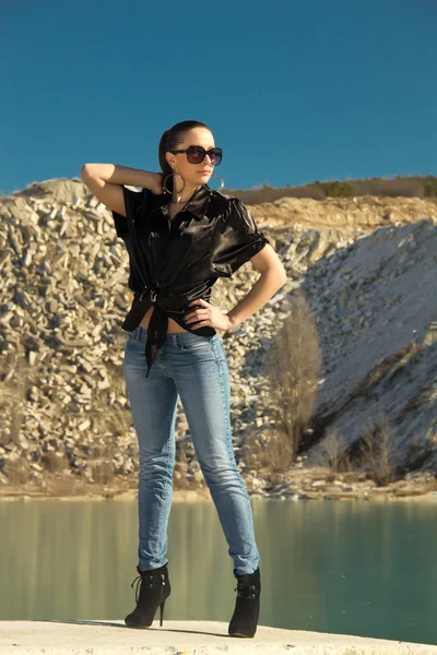 Beautiful girl in sunglasses — Stock Photo, Image