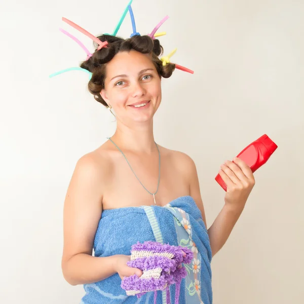 curlers başında olan kadın