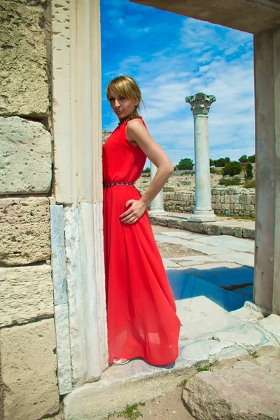 Lady i rött — Stockfoto